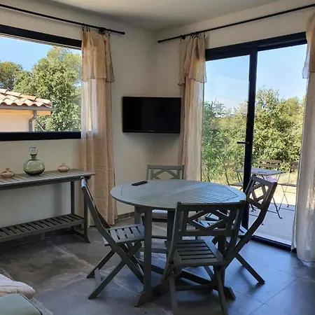 Au Pied Du Mont Ventoux Apartment *